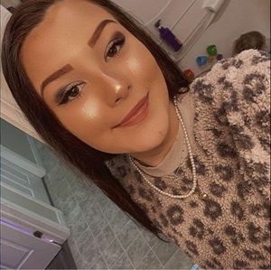 Meet your Posher, Celena